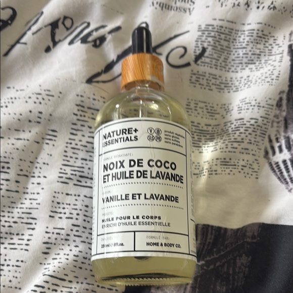 Essentials Coconut and Lavender Body Oil - Picture 1 of 2